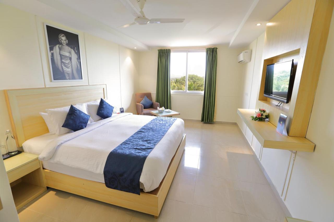 Zip By Spree Hotels Hyde Goa Candolim Esterno foto