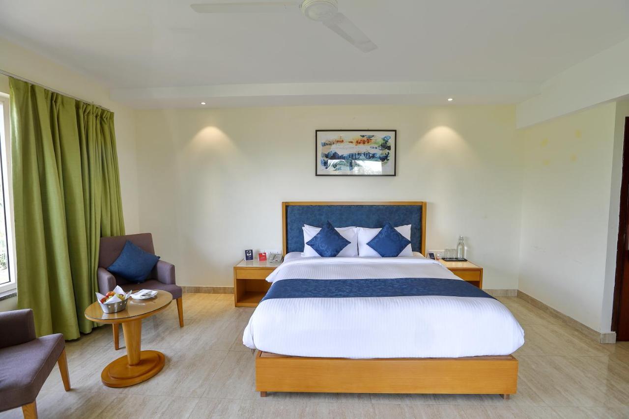 Zip By Spree Hotels Hyde Goa Candolim Esterno foto